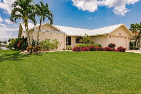 Villa ou maison à vendre à Punta Gorda, Floride: 4 chambres, 189.8 m2 № 1260145 - photo 5