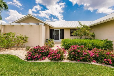 Villa ou maison à vendre à Punta Gorda, Floride: 4 chambres, 189.8 m2 № 1260145 - photo 3