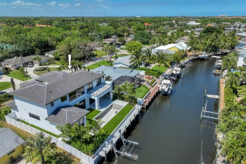 House in Palm Beach Gardens, Florida 5 bedrooms, 399.48 sq.m. № 1100700 - photo 27