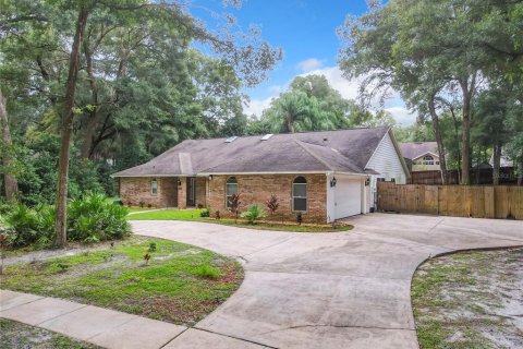 Villa ou maison à vendre à DeLand, Floride: 3 chambres, 196.77 m2 № 1365145 - photo 1