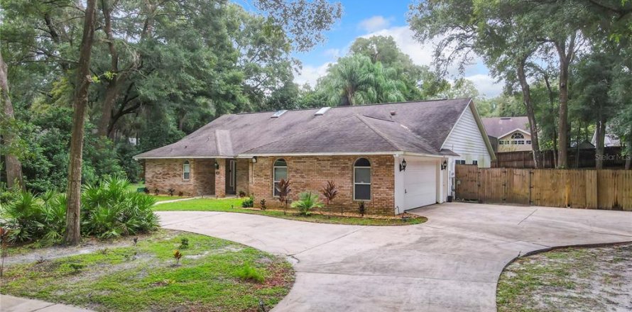 Villa ou maison à DeLand, Floride 3 chambres, 196.77 m2 № 1365145