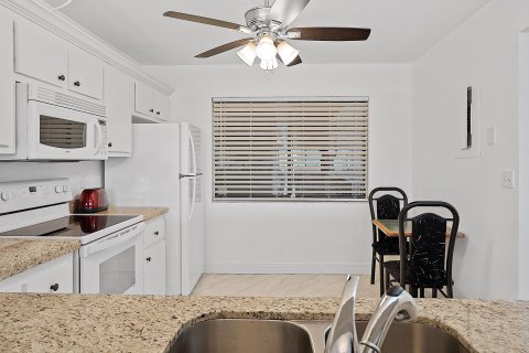 Condo in North Lauderdale, Florida, 2 bedrooms  № 1229312 - photo 25