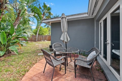 House in Fort Lauderdale, Florida 3 bedrooms, 130.81 sq.m. № 1146143 - photo 19