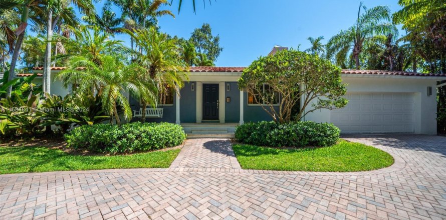 Villa ou maison à Coral Gables, Floride 5 chambres, 314.85 m2 № 1173551