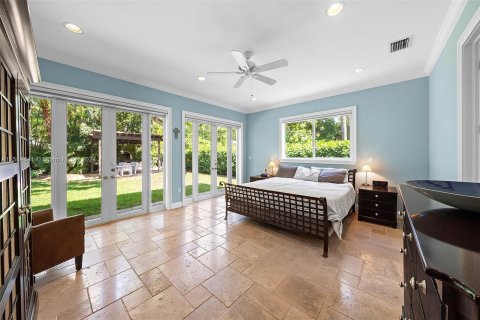 House in Coral Gables, Florida 5 bedrooms, 314.85 sq.m. № 1173551 - photo 28