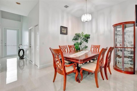 Casa en venta en Pembroke Pines, Florida, 3 dormitorios, 164.25 m2 № 1270234 - foto 4