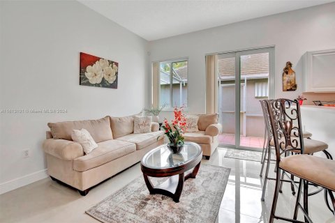 Casa en venta en Pembroke Pines, Florida, 3 dormitorios, 164.25 m2 № 1270234 - foto 9