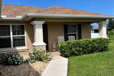 House in Cape Coral, Florida 3 bedrooms, 130.81 sq.m. № 1365928 - photo 2