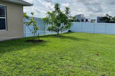 House in Cape Coral, Florida 3 bedrooms, 130.81 sq.m. № 1365928 - photo 24