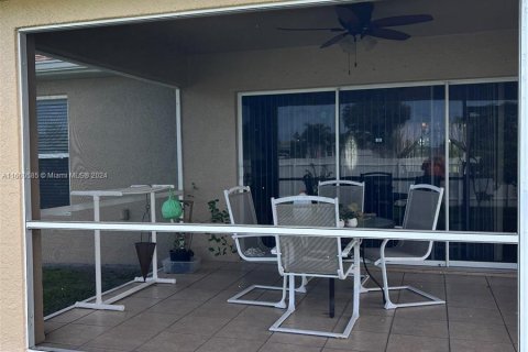 House in Cape Coral, Florida 3 bedrooms, 130.81 sq.m. № 1365928 - photo 21