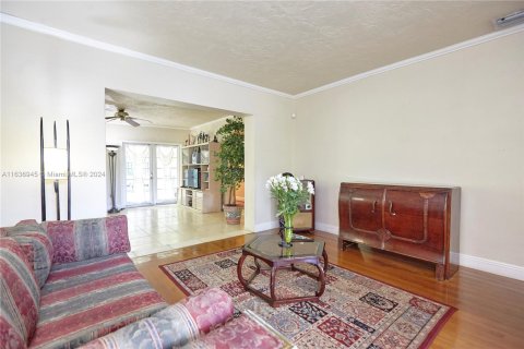 House in Coral Gables, Florida 4 bedrooms, 183.11 sq.m. № 1310374 - photo 24