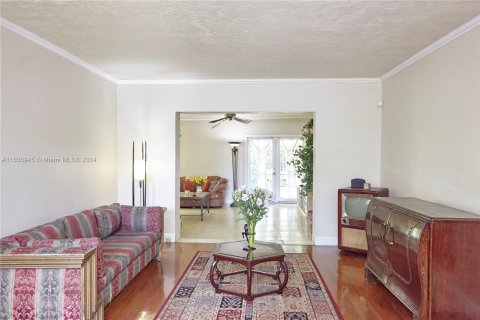 House in Coral Gables, Florida 4 bedrooms, 183.11 sq.m. № 1310374 - photo 26