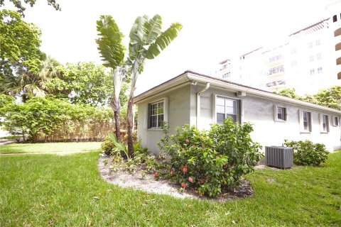 House in Coral Gables, Florida 4 bedrooms, 183.11 sq.m. № 1310374 - photo 6