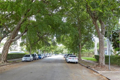 Villa ou maison à vendre à Coral Gables, Floride: 4 chambres, 183.11 m2 № 1310374 - photo 2