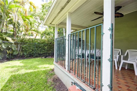 House in Coral Gables, Florida 4 bedrooms, 183.11 sq.m. № 1310374 - photo 19