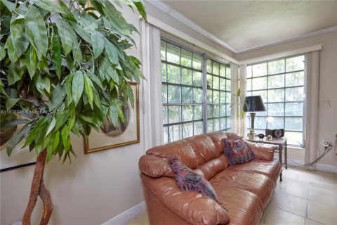 House in Coral Gables, Florida 4 bedrooms, 183.11 sq.m. № 1310374 - photo 16