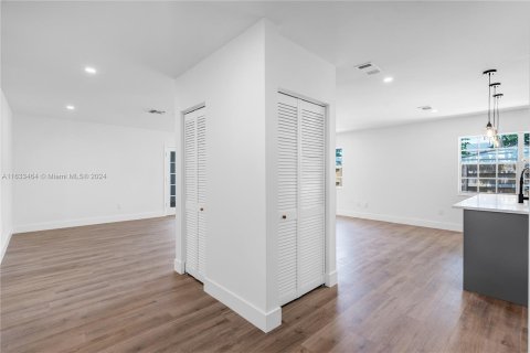 Villa ou maison à vendre à Miami, Floride: 4 chambres, 171.96 m2 № 1310401 - photo 27