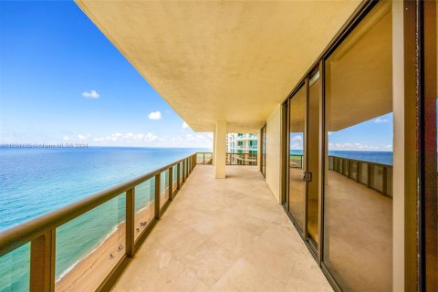 Condo in Sunny Isles Beach, Florida, 3 bedrooms  № 1293331 - photo 13