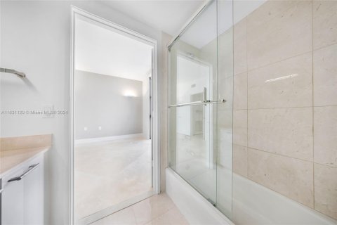 Condo in Sunny Isles Beach, Florida, 3 bedrooms  № 1293331 - photo 28