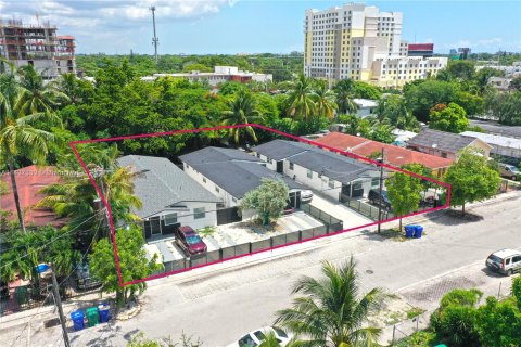 Commercial property in Miami, Florida 350.52 sq.m. № 674849 - photo 1