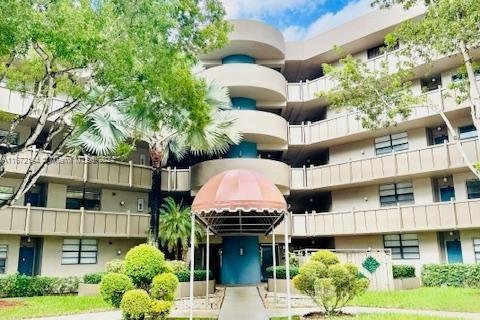 Condominio en venta en Pembroke Pines, Florida, 2 dormitorios, 79.15 m2 № 1394382 - foto 1