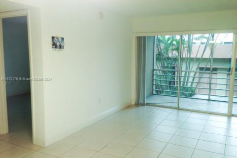 Condo in Sunrise, Florida, 2 bedrooms  № 1394385 - photo 10