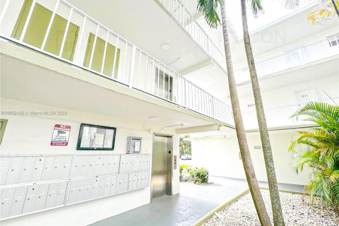 Copropriété à vendre à Sunrise, Floride: 2 chambres, 87.7 m2 № 1394385 - photo 18