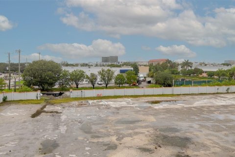 Commercial property in Doral, Florida № 1394384 - photo 22