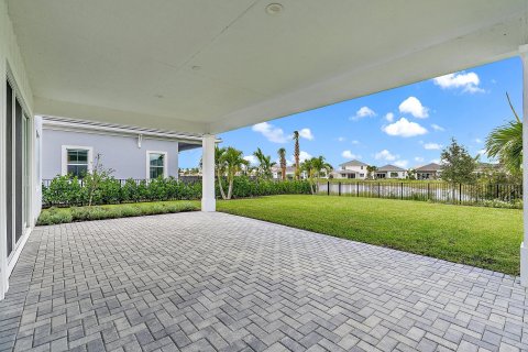 House in Palm Beach Gardens, Florida 4 bedrooms, 303.6 sq.m. № 815921 - photo 14