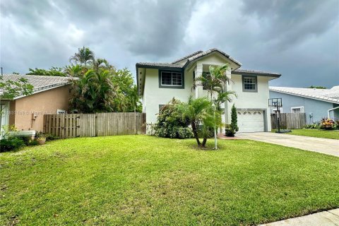 Villa ou maison à vendre à Cutler Bay, Floride: 4 chambres, 261.98 m2 № 1309413 - photo 2