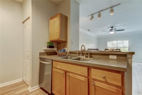 Condo in Tampa, Florida, 1 bedroom  № 1437349 - photo 11