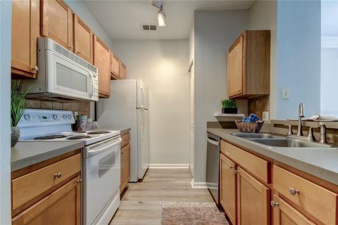 Condo in Tampa, Florida, 1 bedroom  № 1437349 - photo 12