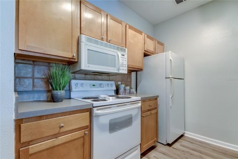 Condo in Tampa, Florida, 1 bedroom  № 1437349 - photo 13