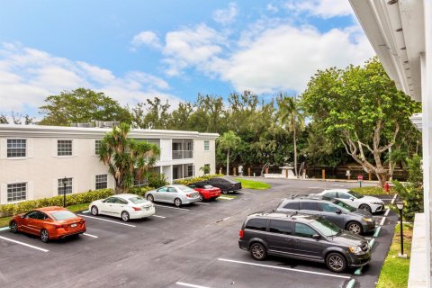 Condo in Fort Lauderdale, Florida, 2 bedrooms  № 1127950 - photo 1