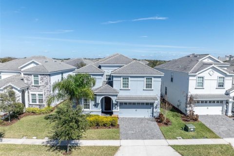 House in Davenport, Florida 8 bedrooms, 363.15 sq.m. № 1262874 - photo 1