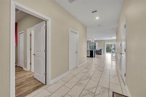 Casa en venta en Davenport, Florida, 8 dormitorios, 363.15 m2 № 1262874 - foto 2