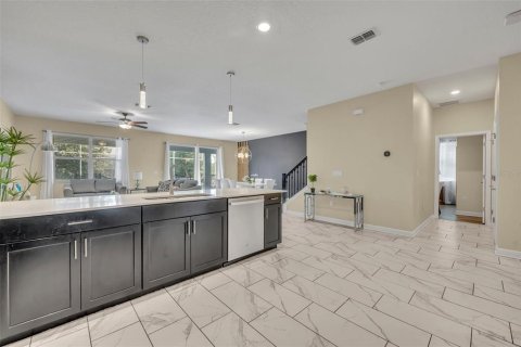 Casa en venta en Davenport, Florida, 8 dormitorios, 363.15 m2 № 1262874 - foto 5