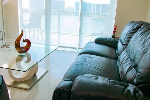 Condominio en venta en Sunny Isles Beach, Florida, 2 dormitorios, 106.84 m2 № 1240356 - foto 15