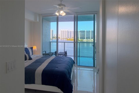 Condo in Sunny Isles Beach, Florida, 2 bedrooms  № 1240356 - photo 18