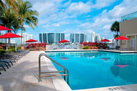 Copropriété à vendre à Sunny Isles Beach, Floride: 2 chambres, 106.84 m2 № 1240356 - photo 2