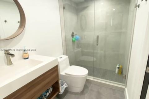 Condo in Miami Beach, Florida, 1 bedroom  № 1240357 - photo 12