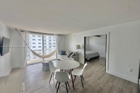 Condominio en venta en Miami Beach, Florida, 1 dormitorio, 60.85 m2 № 1240357 - foto 4