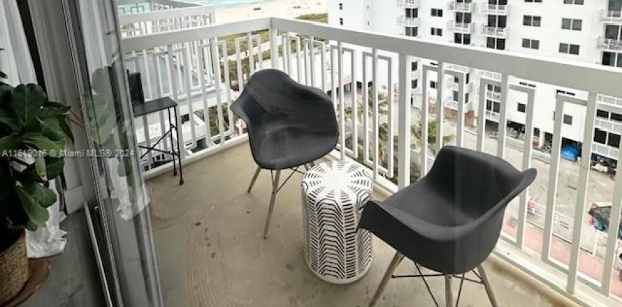 Condominio en Miami Beach, Florida, 1 dormitorio  № 1240357