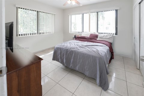 Immobilier commercial à vendre à Miami, Floride: 144 m2 № 1240435 - photo 25