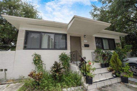 Immobilier commercial à vendre à Miami, Floride: 144 m2 № 1240435 - photo 2