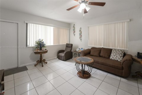 Immobilier commercial à vendre à Miami, Floride: 144 m2 № 1240435 - photo 19