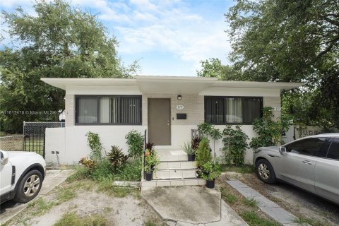 Immobilier commercial à vendre à Miami, Floride: 144 m2 № 1240435 - photo 1