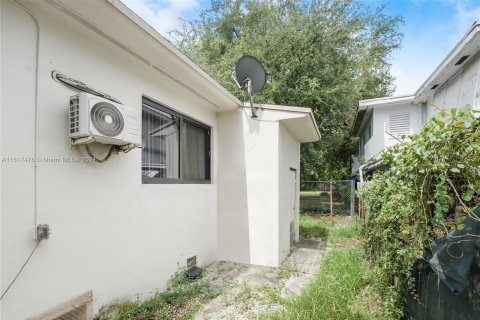 Immobilier commercial à vendre à Miami, Floride: 144 m2 № 1240435 - photo 12