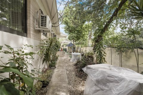 Immobilier commercial à vendre à Miami, Floride: 144 m2 № 1240435 - photo 6