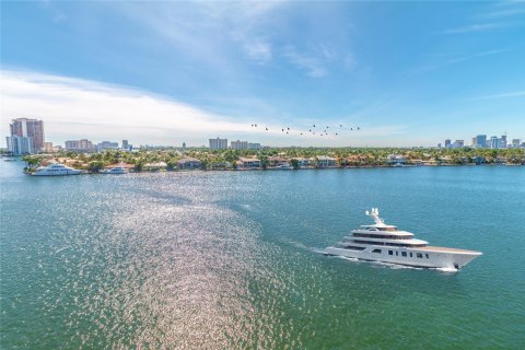 Condo in Fort Lauderdale, Florida, 2 bedrooms  № 981999 - photo 25